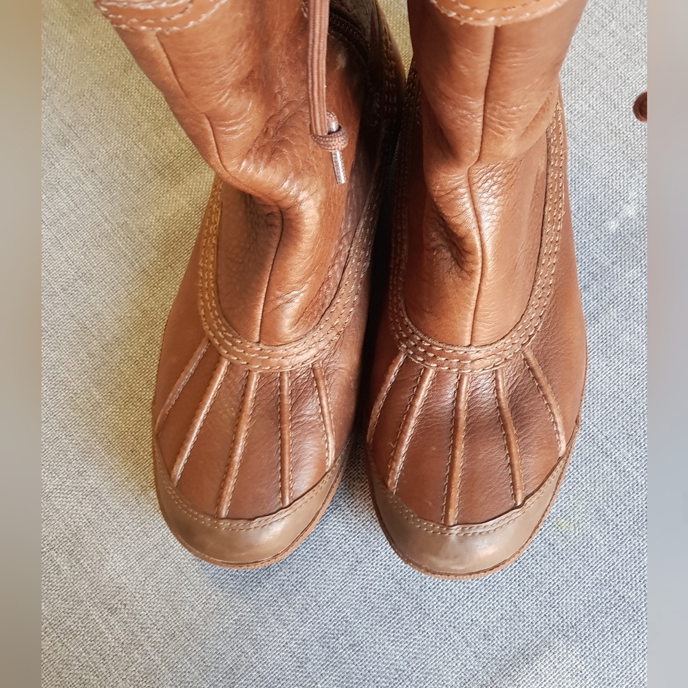 UGG waterproof shearling lined boots - Picture 5 of 14